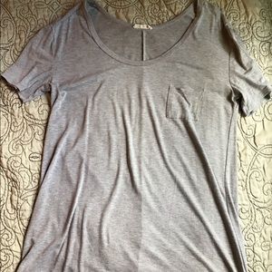 Stretchy grey tee
